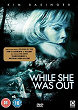 WHILE SHE WAS OUT DVD Zone 2 (Angleterre) 